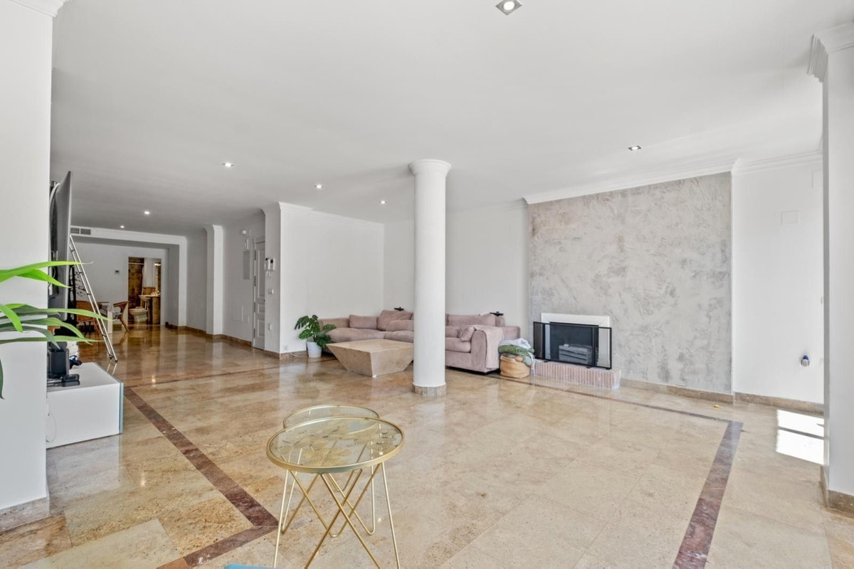 3 Bed Apartment for sale in The Golden Mile Costa Del Sol, Málaga, Spain