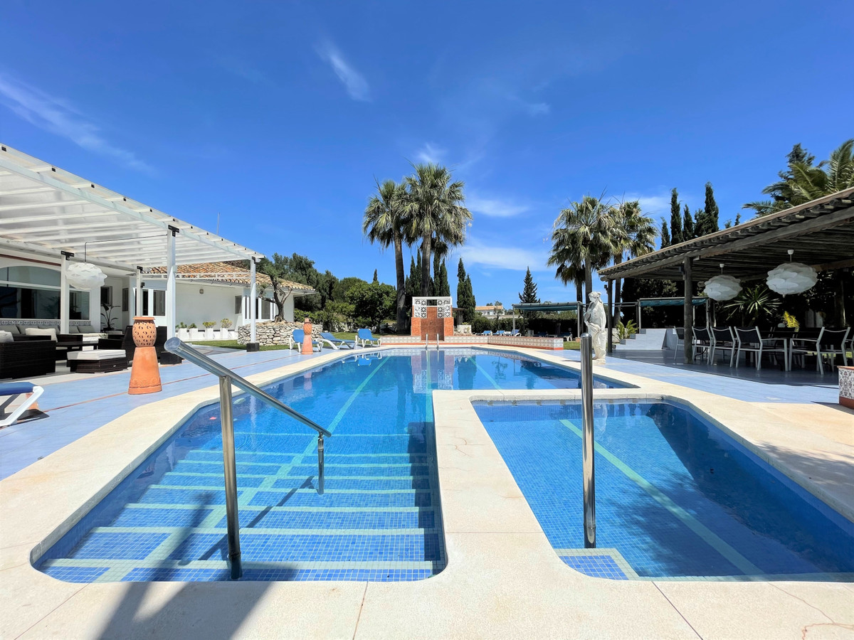 7 Bed Townhouse for sale in Mijas Costa Del Sol, Málaga, Spain