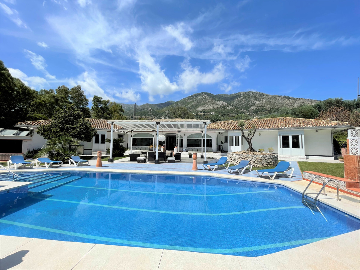 7 Bed Townhouse for sale in Mijas Costa Del Sol, Málaga, Spain