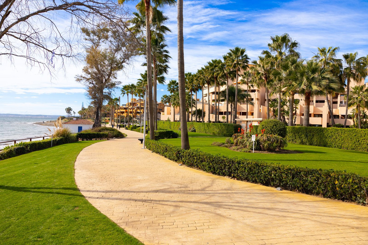 3 Bed Apartment for sale in New Golden Mile Costa Del Sol, Málaga, Spain