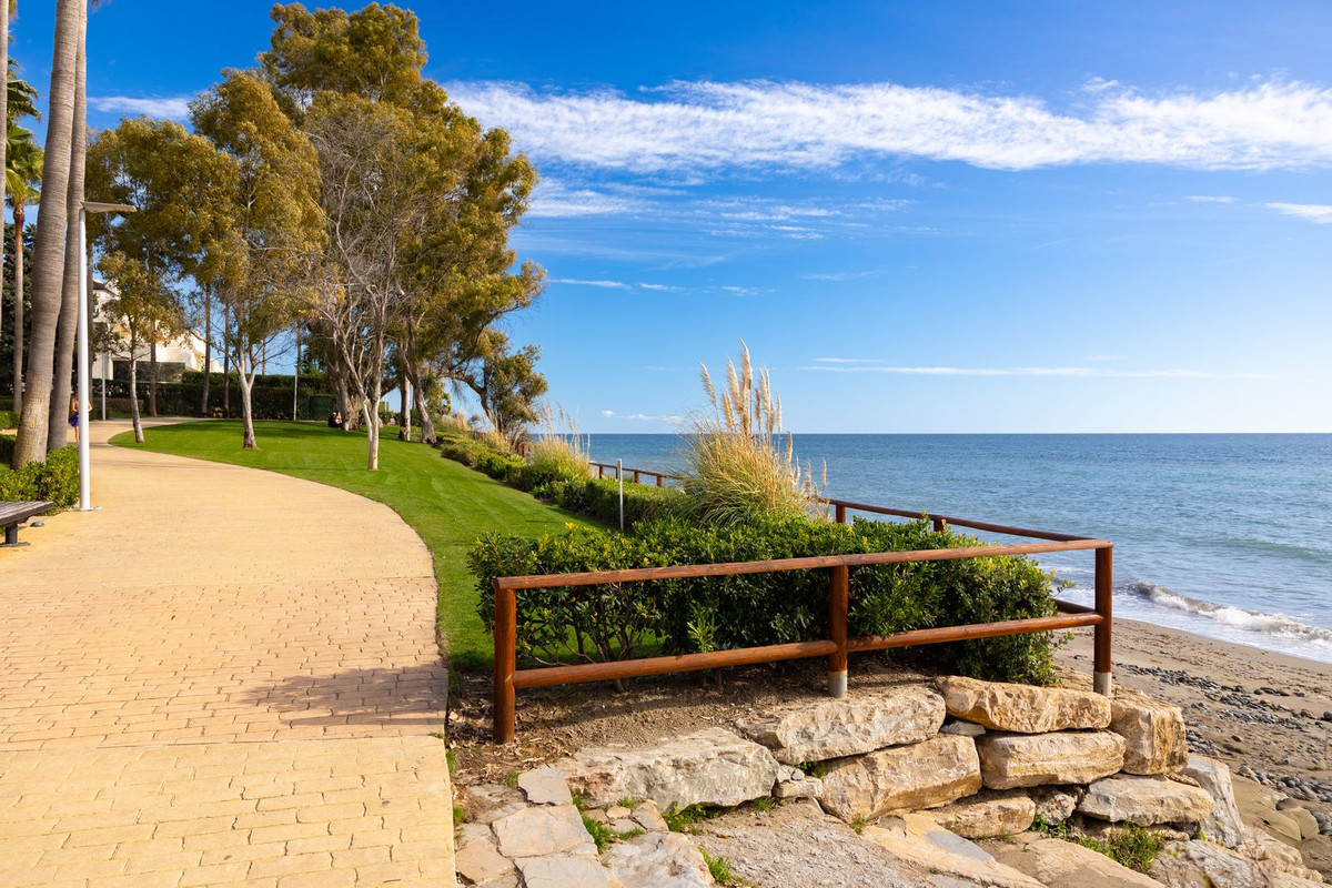 3 Bed Apartment for sale in New Golden Mile Costa Del Sol, Málaga, Spain