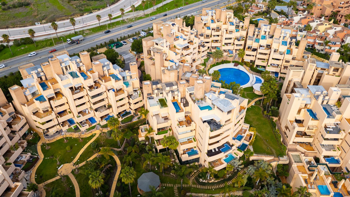 3 Bed Apartment for sale in New Golden Mile Costa Del Sol, Málaga, Spain