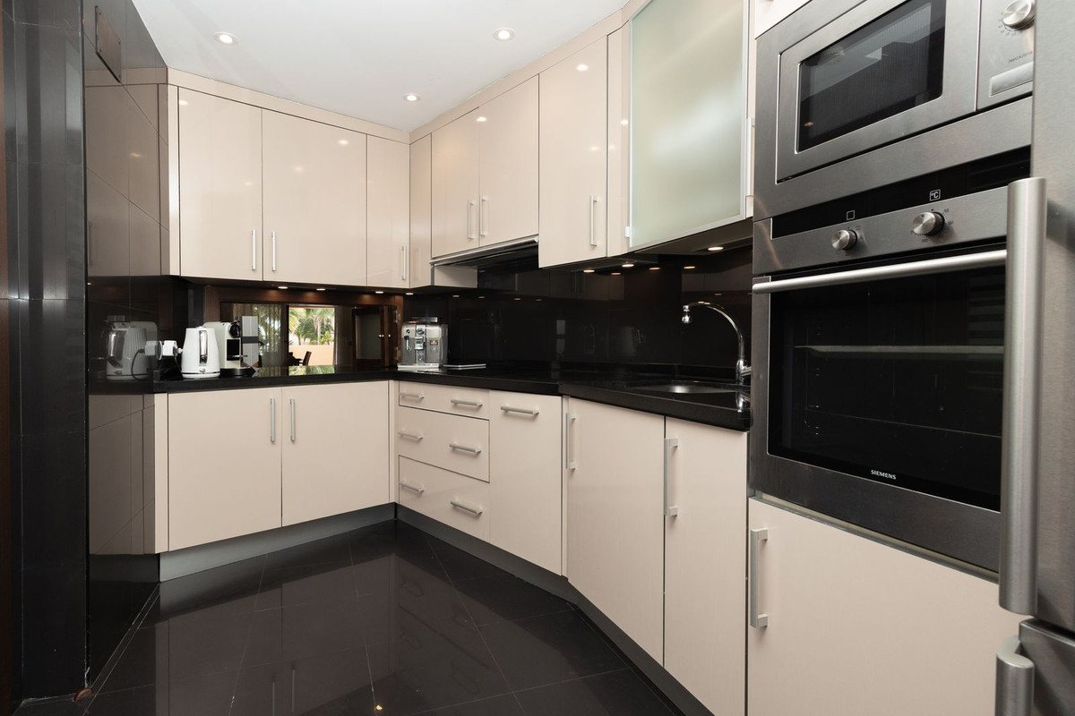 3 Bed Apartment for sale in New Golden Mile Costa Del Sol, Málaga, Spain