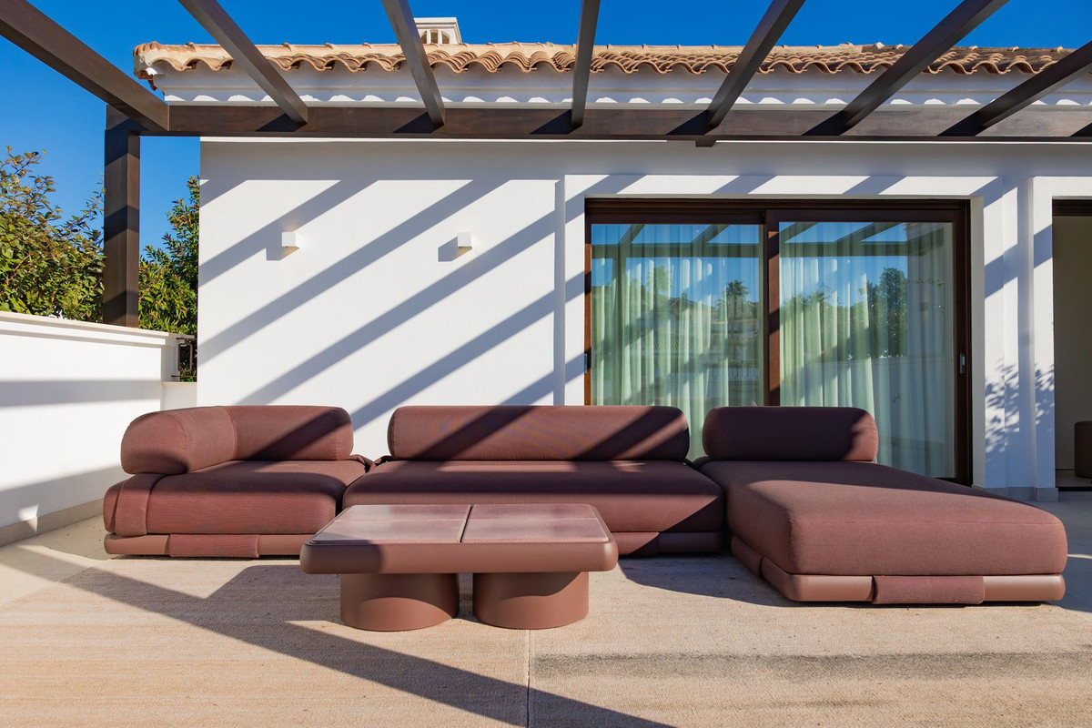 3 Bed Apartment for sale in The Golden Mile Costa Del Sol, Málaga, Spain