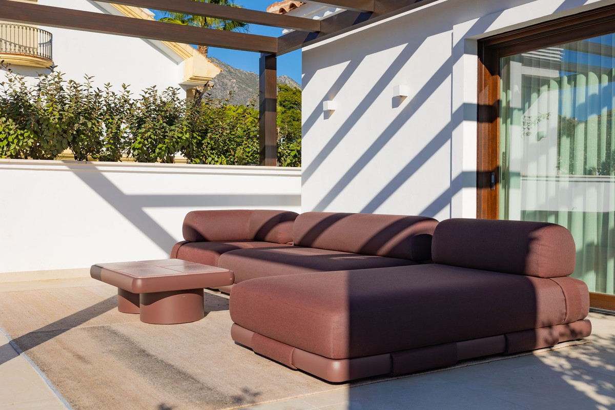 3 Bed Apartment for sale in The Golden Mile Costa Del Sol, Málaga, Spain