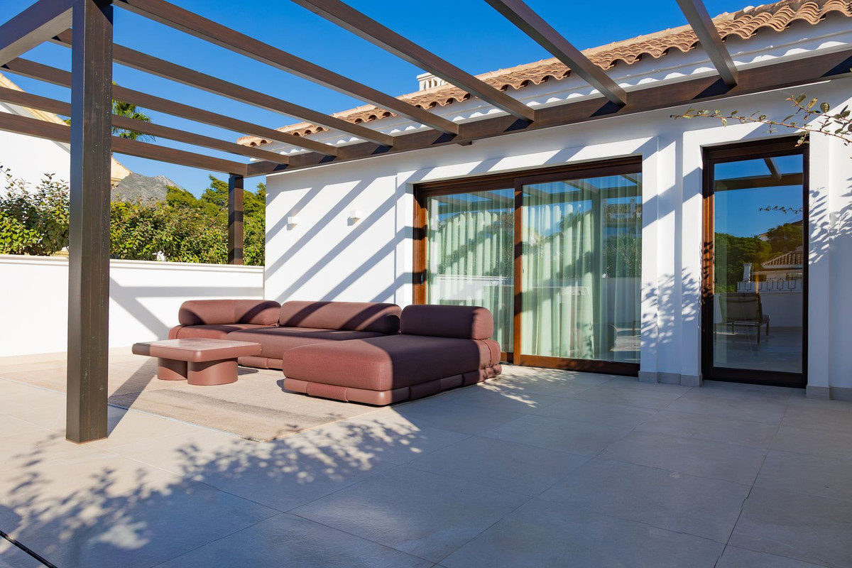 3 Bed Apartment for sale in The Golden Mile Costa Del Sol, Málaga, Spain