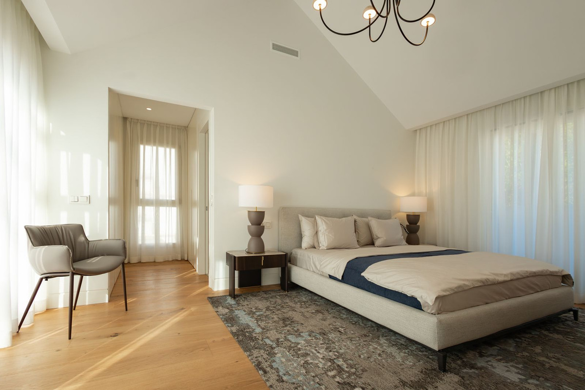 3 Bed Apartment for sale in The Golden Mile Costa Del Sol, Málaga, Spain