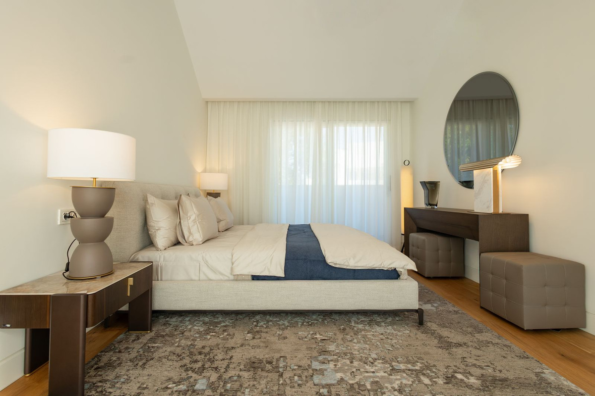 3 Bed Apartment for sale in The Golden Mile Costa Del Sol, Málaga, Spain