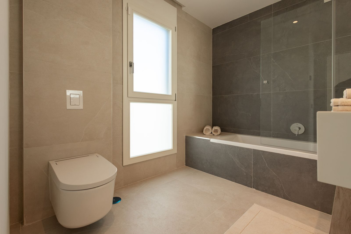 3 Bed Apartment for sale in The Golden Mile Costa Del Sol, Málaga, Spain