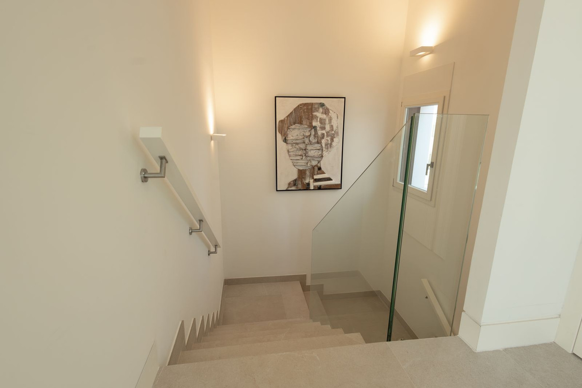3 Bed Apartment for sale in The Golden Mile Costa Del Sol, Málaga, Spain