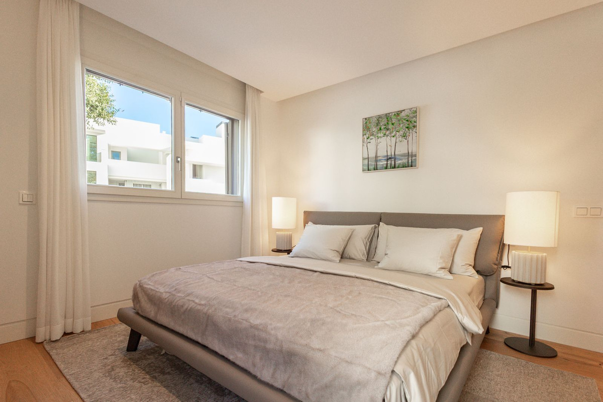3 Bed Apartment for sale in The Golden Mile Costa Del Sol, Málaga, Spain