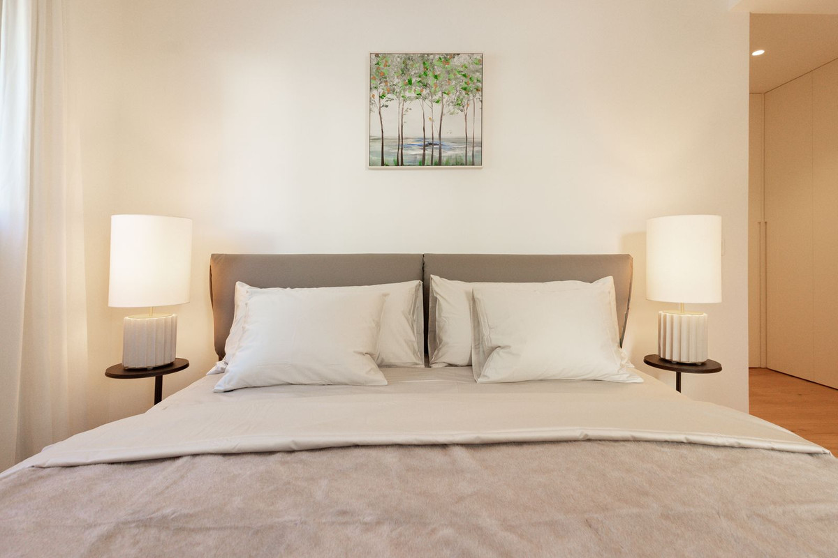 3 Bed Apartment for sale in The Golden Mile Costa Del Sol, Málaga, Spain