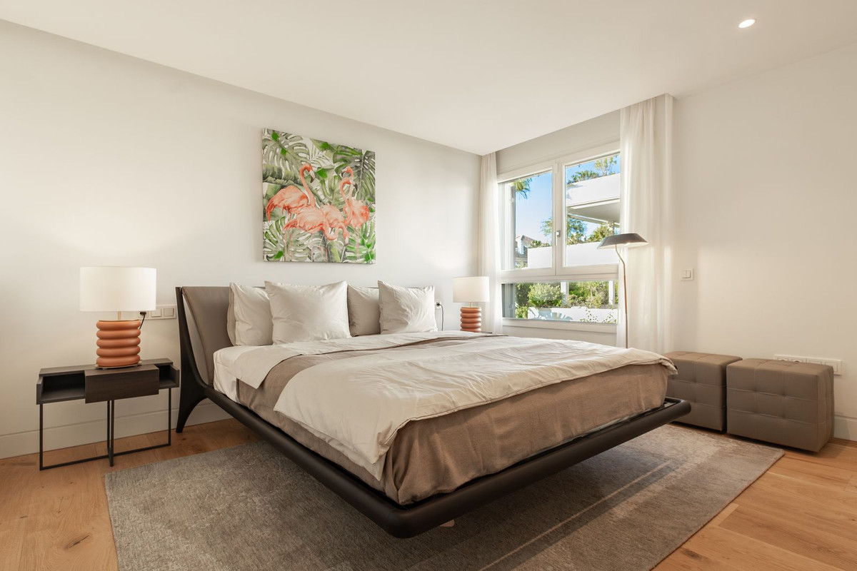 3 Bed Apartment for sale in The Golden Mile Costa Del Sol, Málaga, Spain