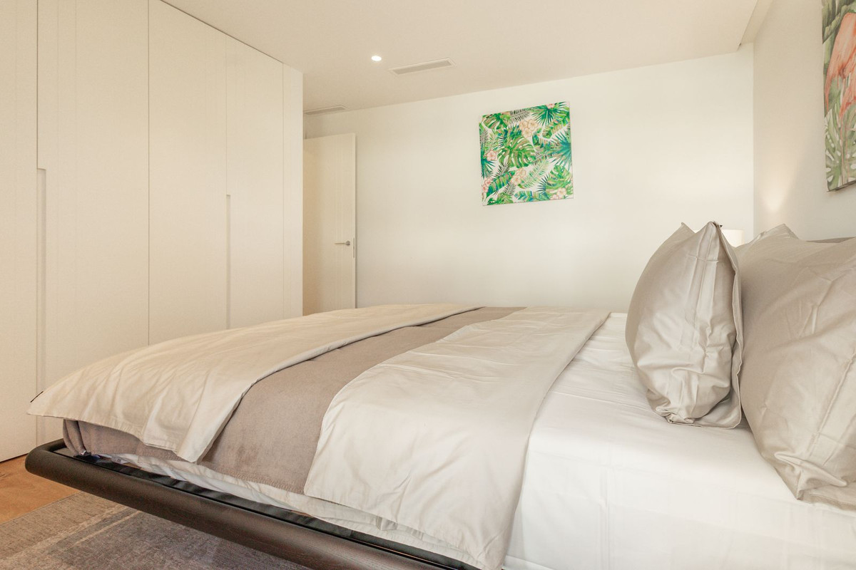 3 Bed Apartment for sale in The Golden Mile Costa Del Sol, Málaga, Spain