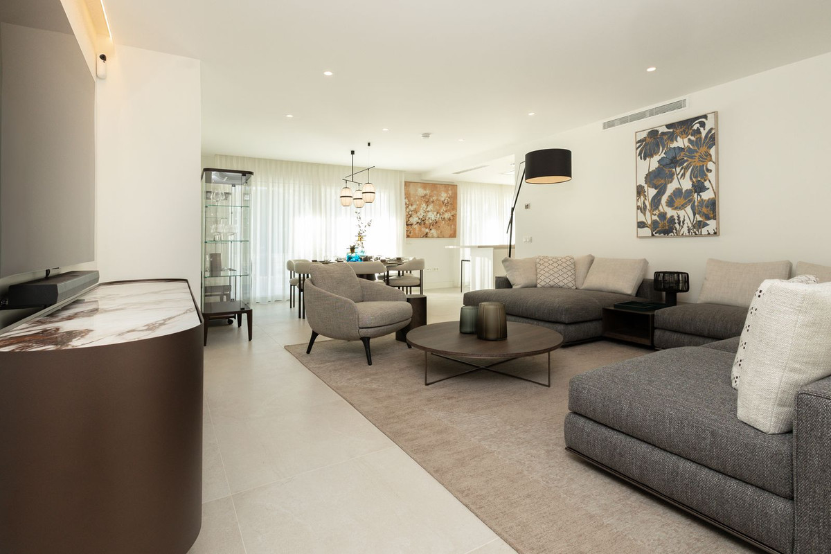 3 Bed Apartment for sale in The Golden Mile Costa Del Sol, Málaga, Spain