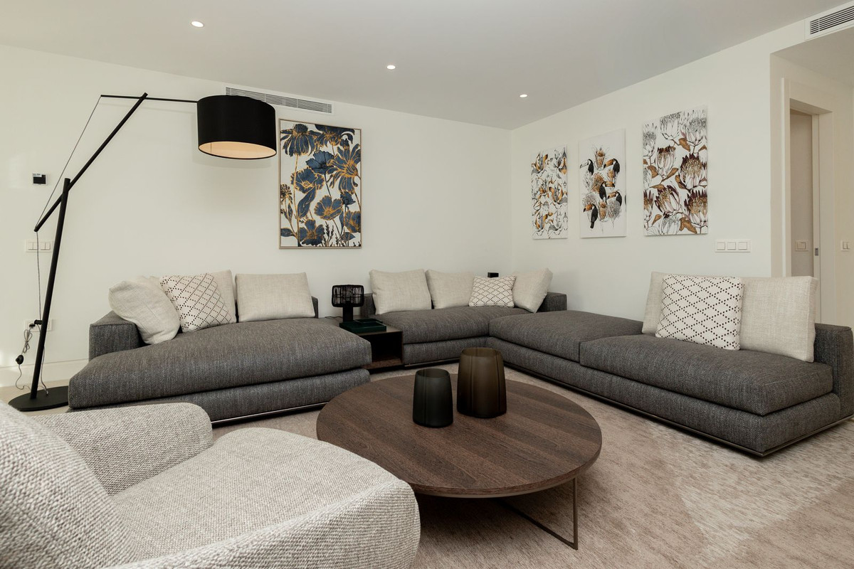 3 Bed Apartment for sale in The Golden Mile Costa Del Sol, Málaga, Spain