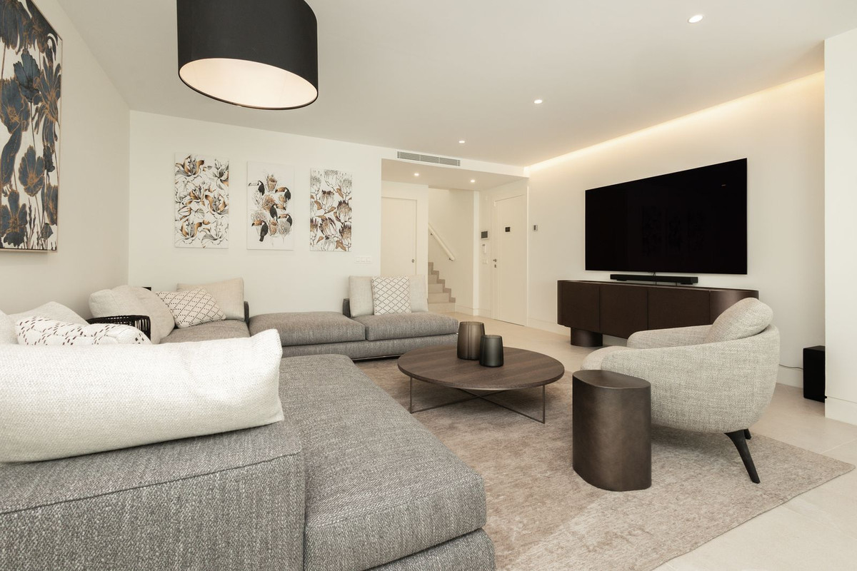 3 Bed Apartment for sale in The Golden Mile Costa Del Sol, Málaga, Spain