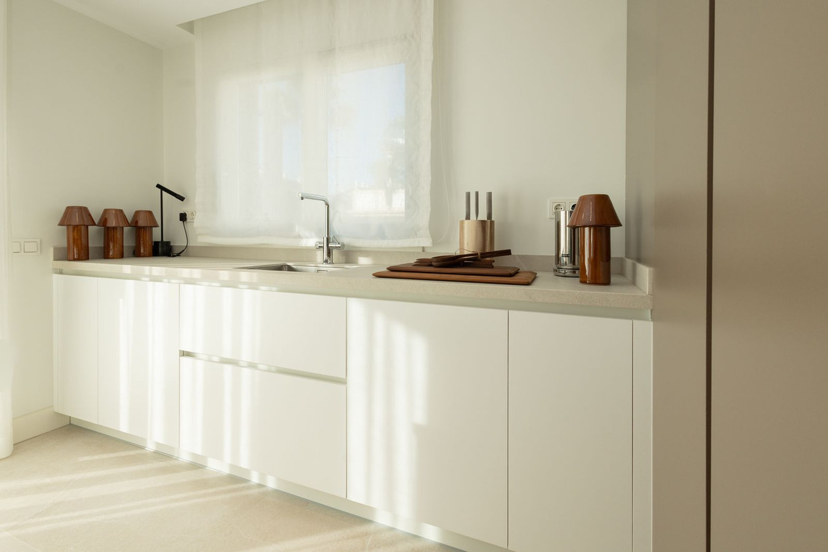 3 Bed Apartment for sale in The Golden Mile Costa Del Sol, Málaga, Spain