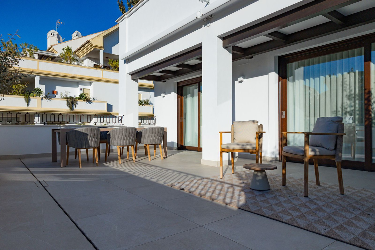 3 Bed Apartment for sale in The Golden Mile Costa Del Sol, Málaga, Spain