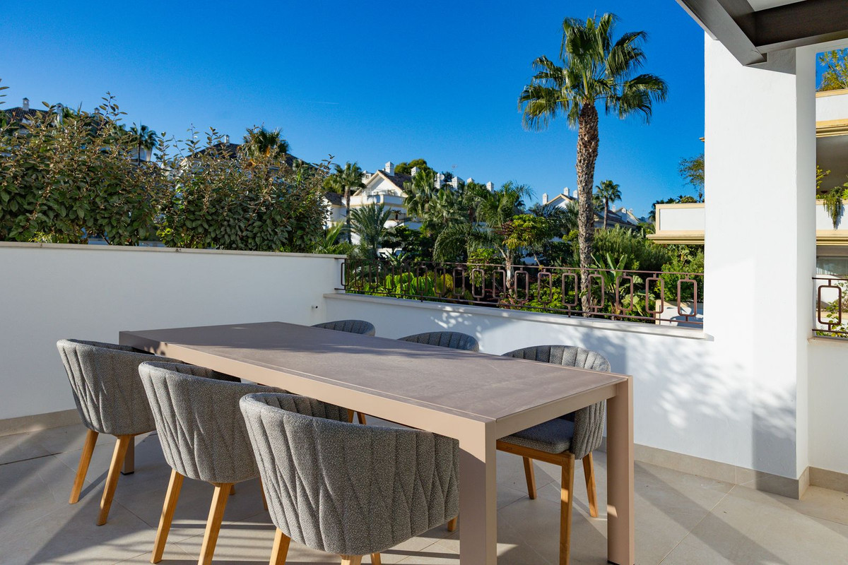 3 Bed Apartment for sale in The Golden Mile Costa Del Sol, Málaga, Spain