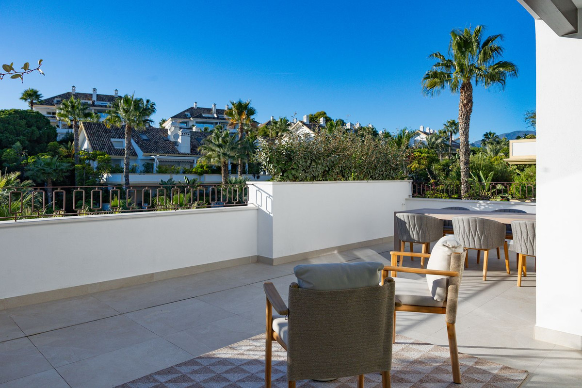 3 Bed Apartment for sale in The Golden Mile Costa Del Sol, Málaga, Spain