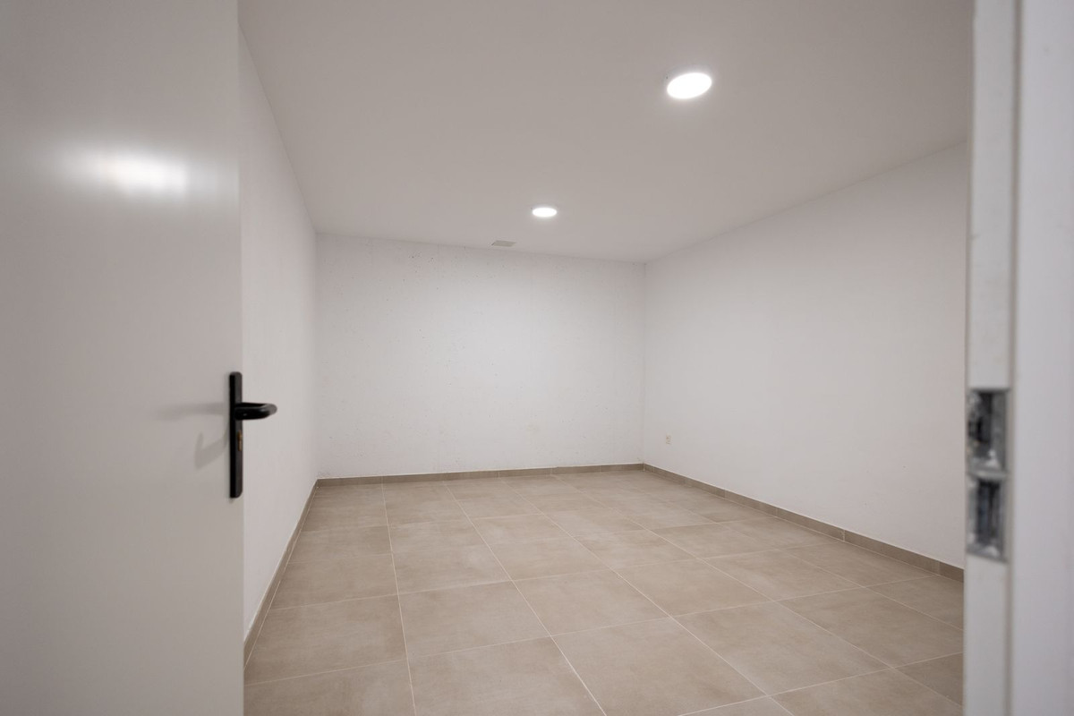 3 Bed Apartment for sale in The Golden Mile Costa Del Sol, Málaga, Spain