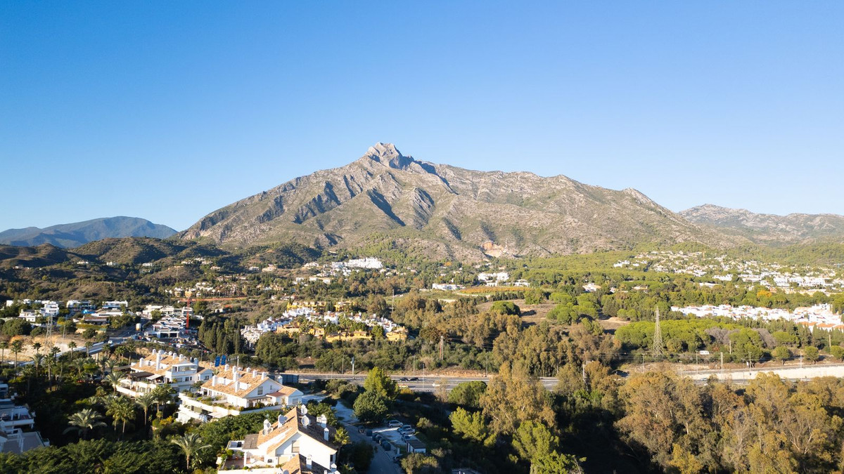 3 Bed Apartment for sale in The Golden Mile Costa Del Sol, Málaga, Spain