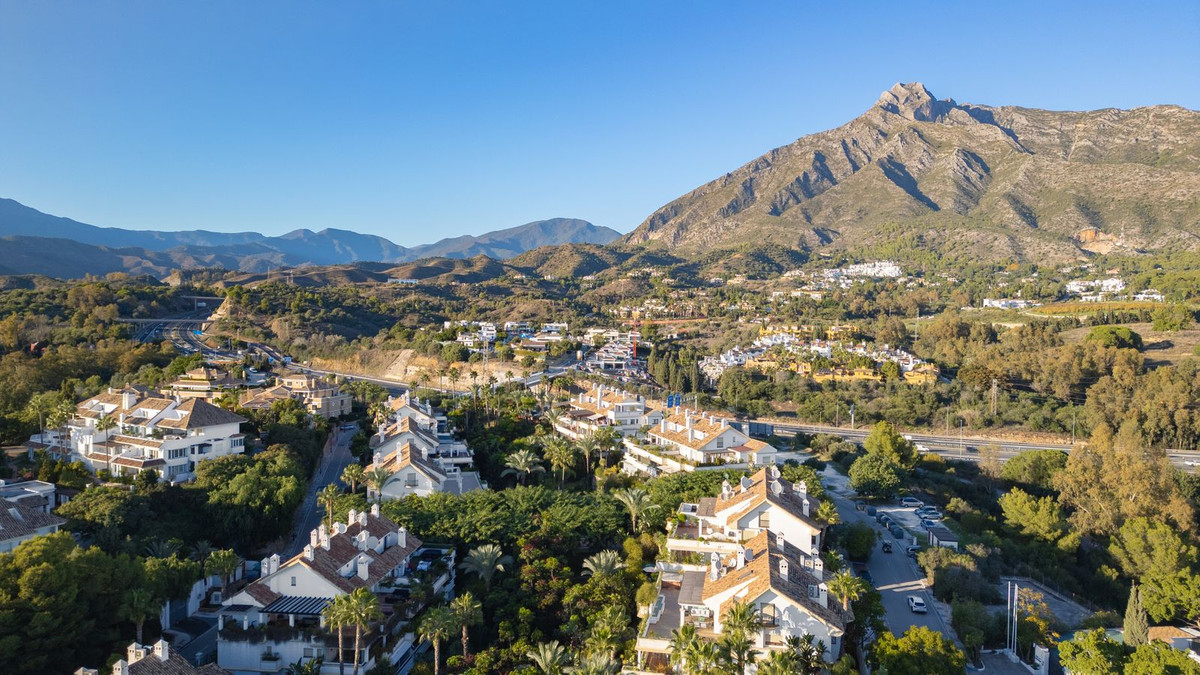 3 Bed Apartment for sale in The Golden Mile Costa Del Sol, Málaga, Spain