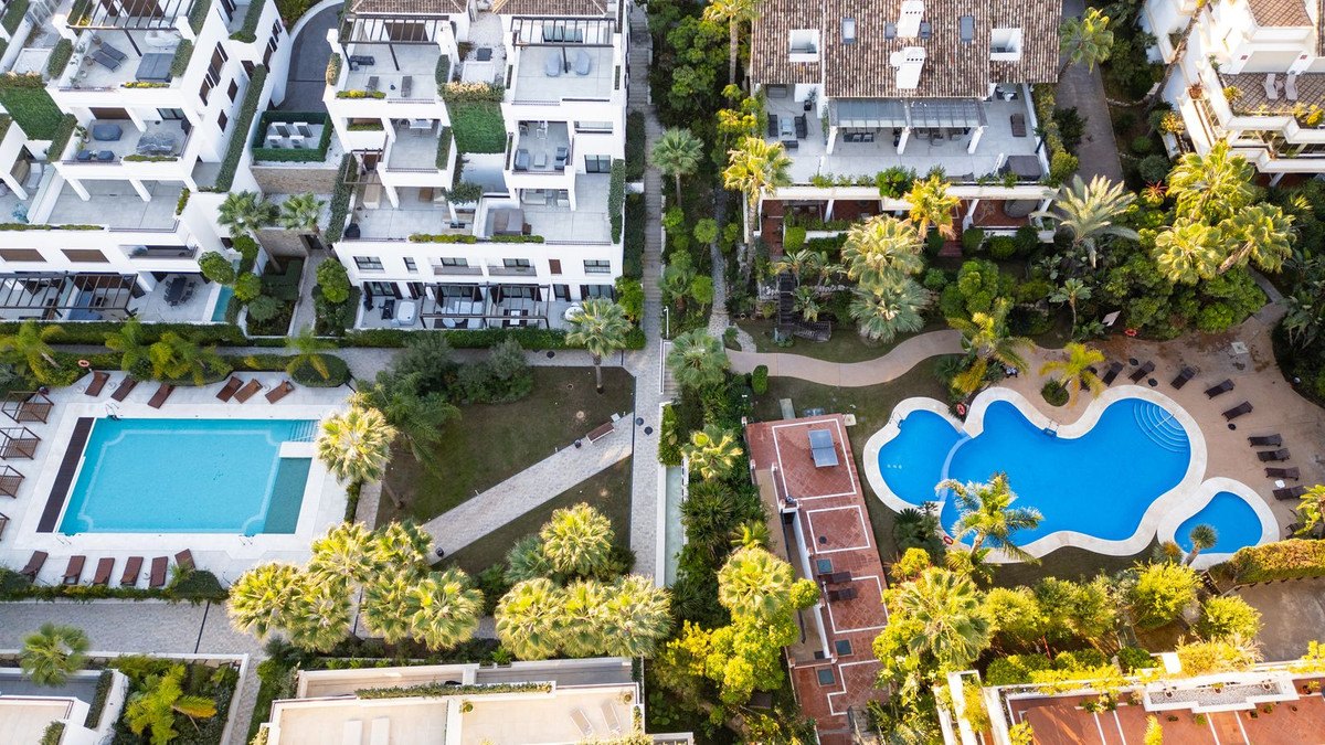 3 Bed Apartment for sale in The Golden Mile Costa Del Sol, Málaga, Spain