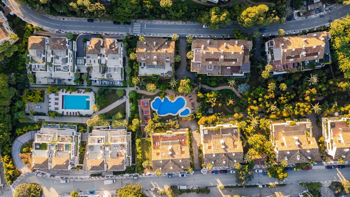 3 Bed Apartment for sale in The Golden Mile Costa Del Sol, Málaga, Spain