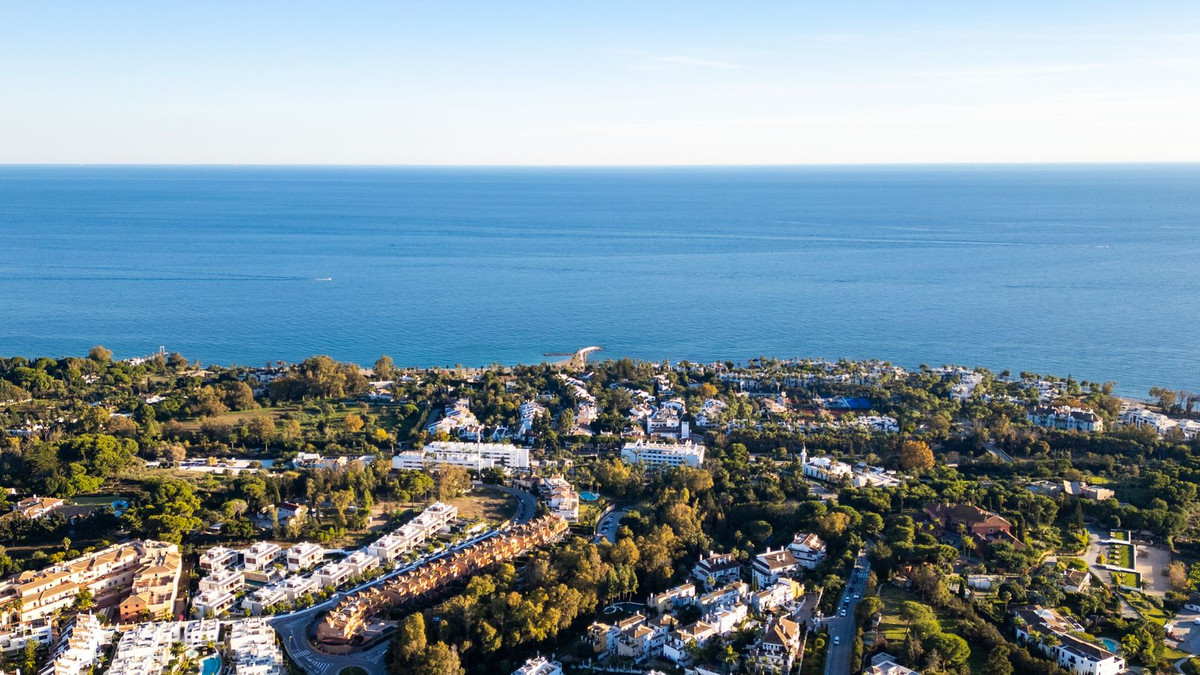 3 Bed Apartment for sale in The Golden Mile Costa Del Sol, Málaga, Spain