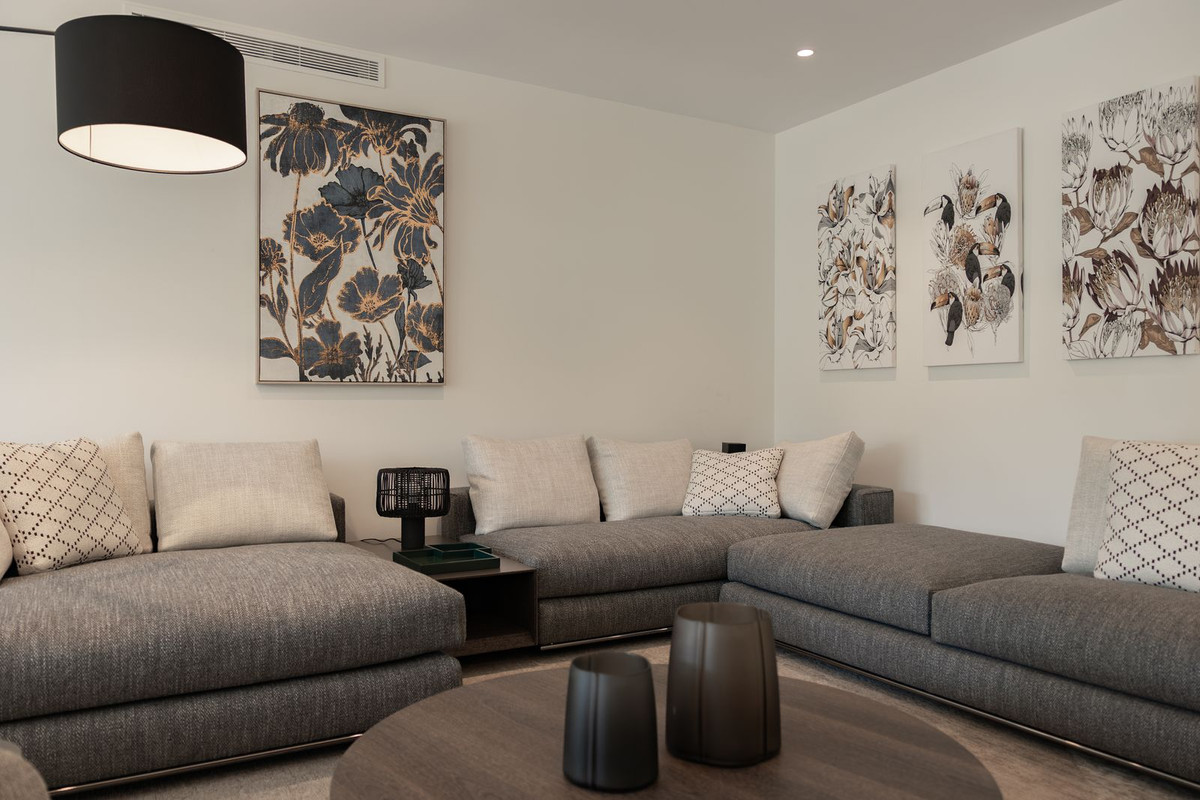 3 Bed Apartment for sale in The Golden Mile Costa Del Sol, Málaga, Spain