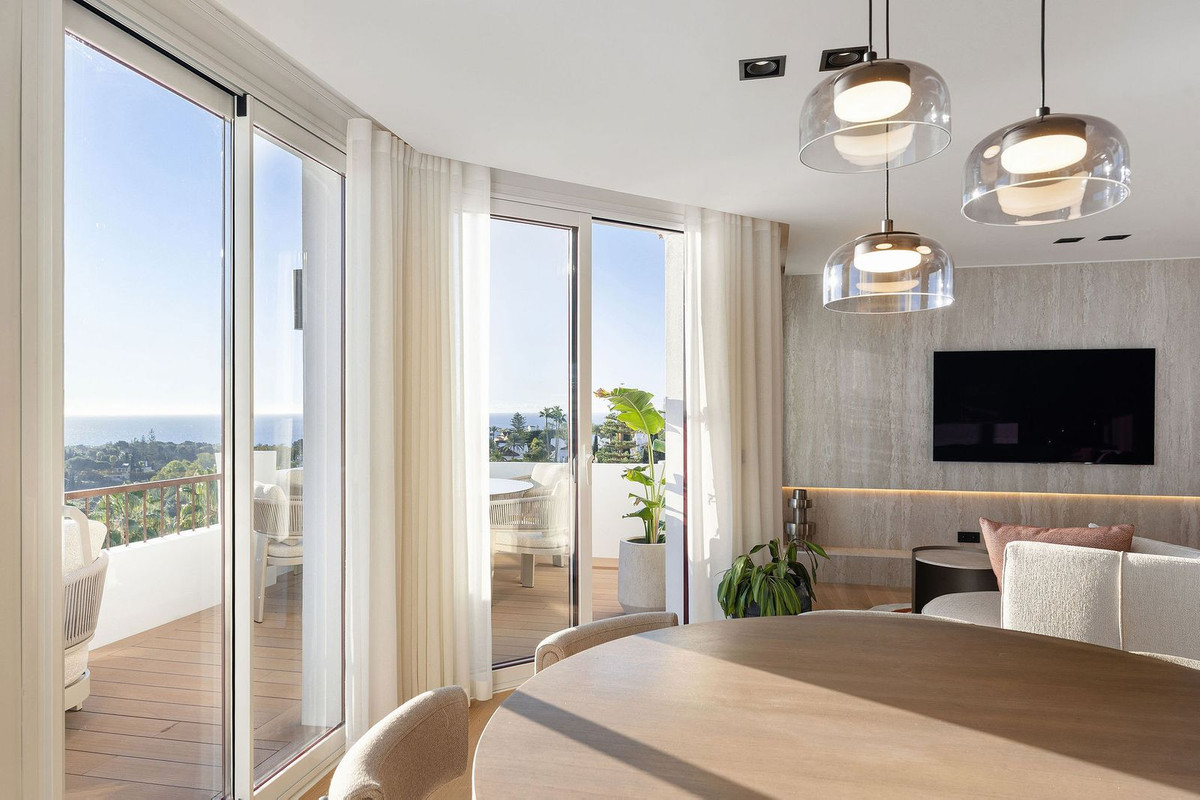 3 Bed Apartment for sale in The Golden Mile Costa Del Sol, Málaga, Spain