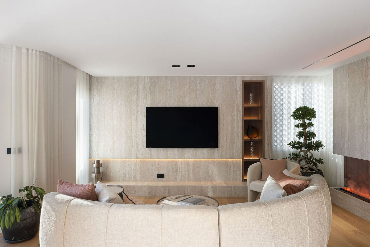 3 Bed Apartment for sale in The Golden Mile Costa Del Sol, Málaga, Spain