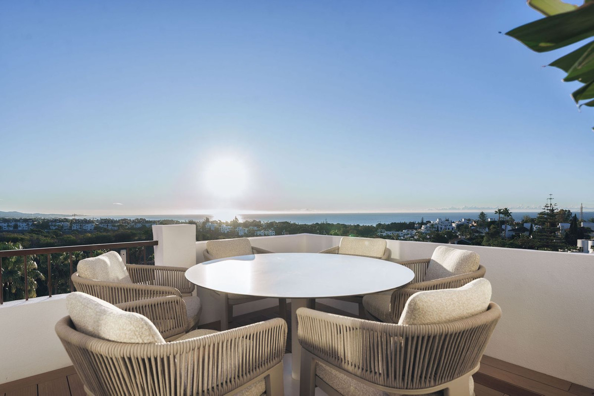 3 Bed Apartment for sale in The Golden Mile Costa Del Sol, Málaga, Spain