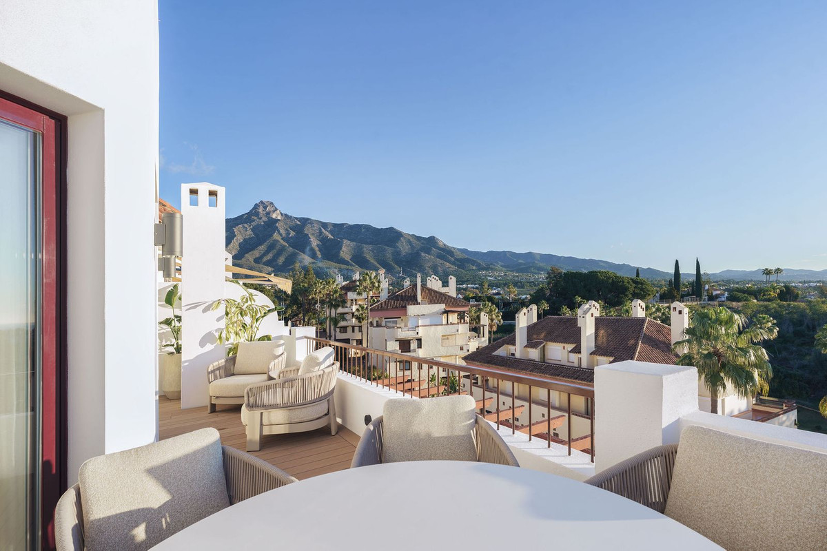 3 Bed Apartment for sale in The Golden Mile Costa Del Sol, Málaga, Spain