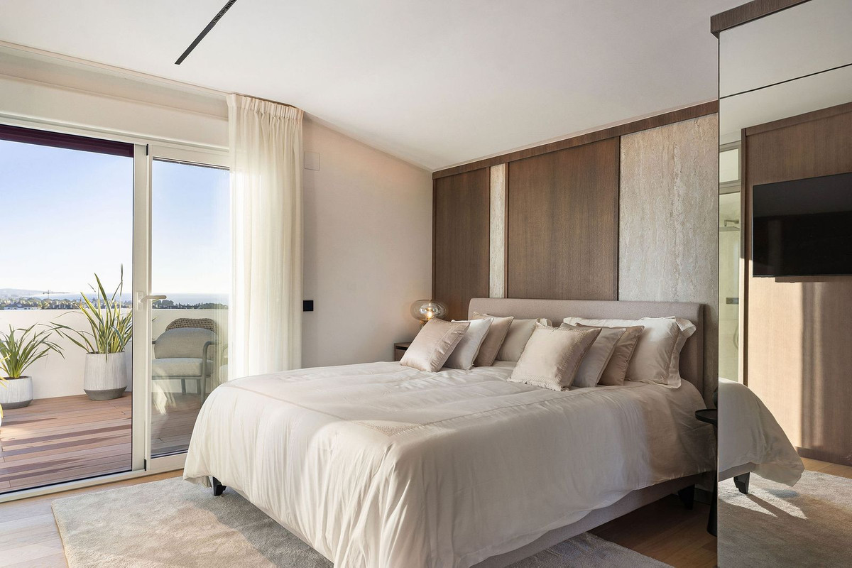 3 Bed Apartment for sale in The Golden Mile Costa Del Sol, Málaga, Spain