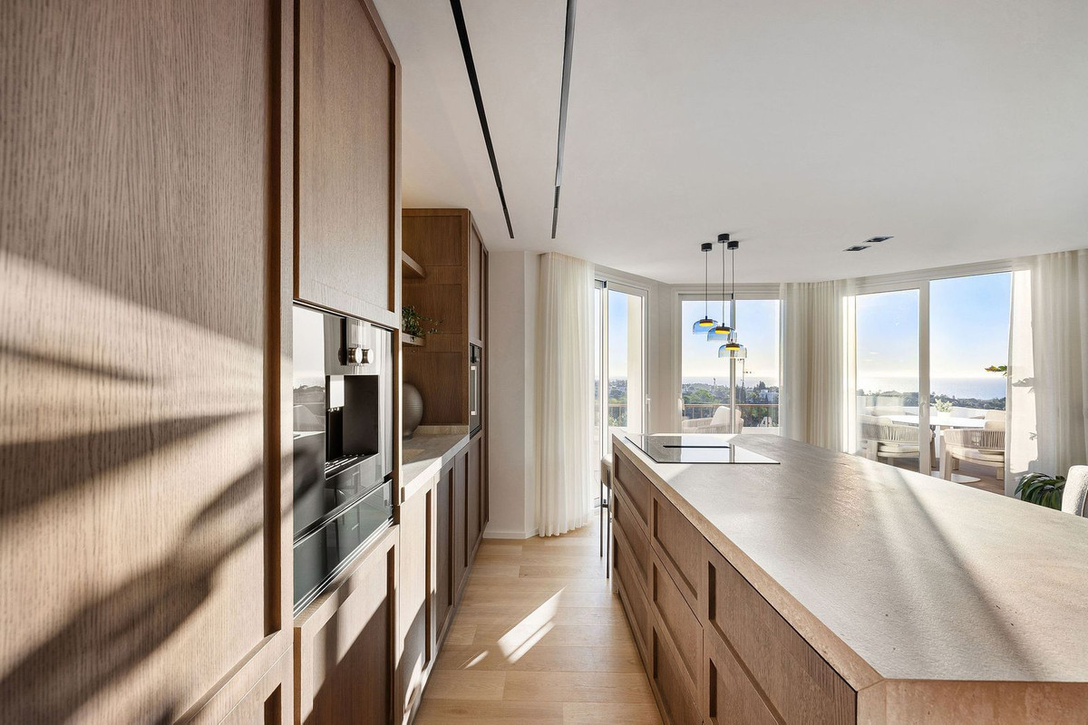 3 Bed Apartment for sale in The Golden Mile Costa Del Sol, Málaga, Spain