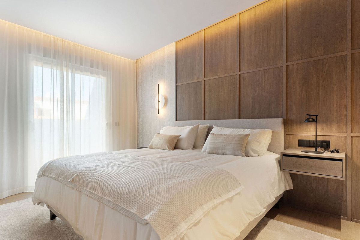 3 Bed Apartment for sale in The Golden Mile Costa Del Sol, Málaga, Spain