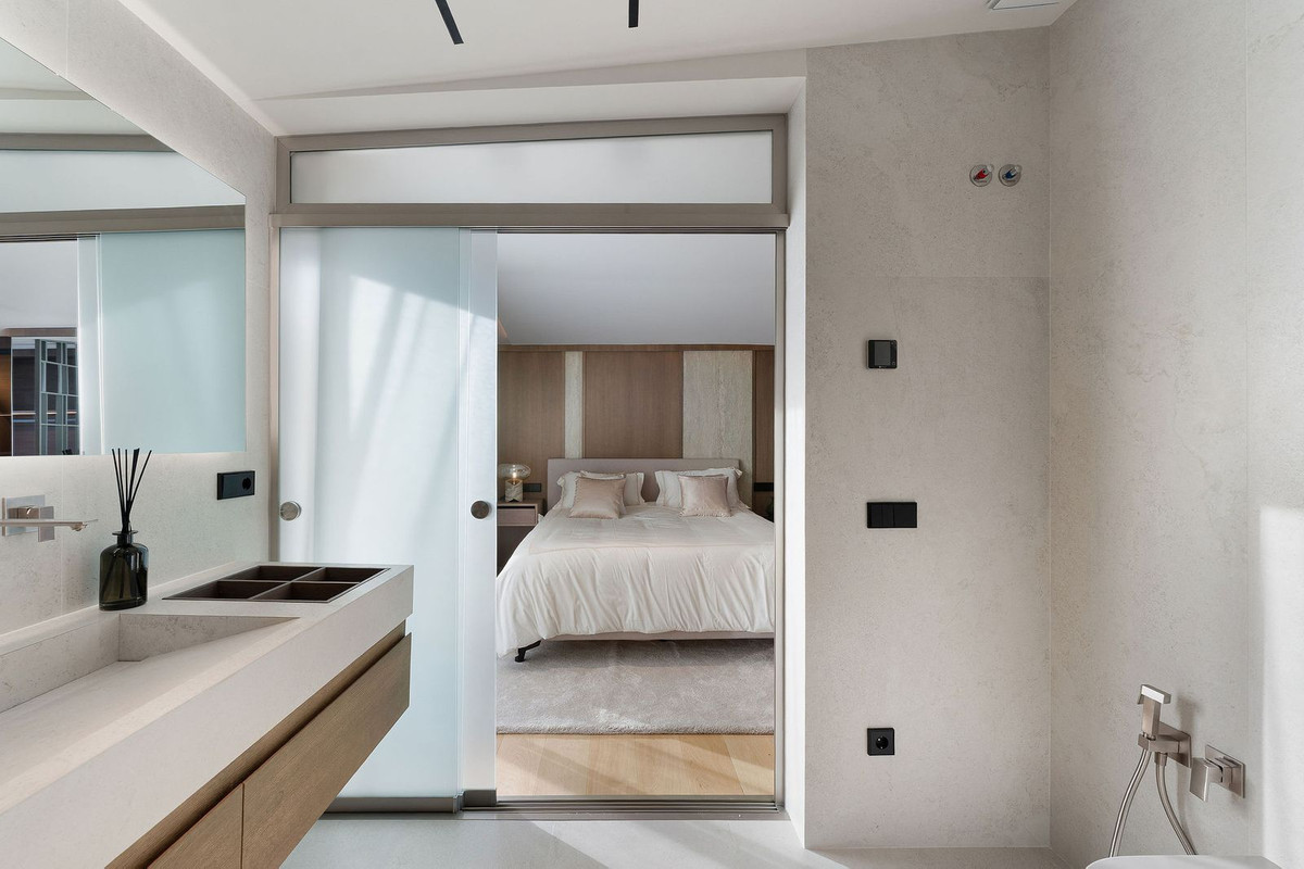 3 Bed Apartment for sale in The Golden Mile Costa Del Sol, Málaga, Spain