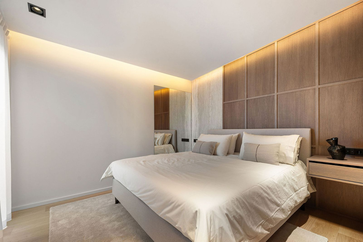 3 Bed Apartment for sale in The Golden Mile Costa Del Sol, Málaga, Spain