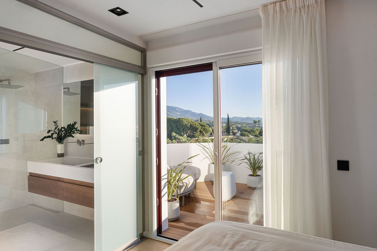 3 Bed Apartment for sale in The Golden Mile Costa Del Sol, Málaga, Spain