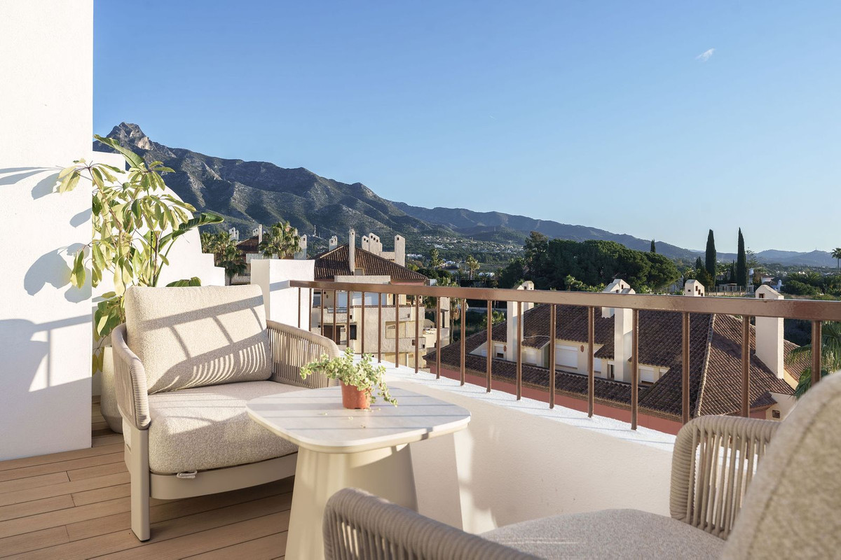 3 Bed Apartment for sale in The Golden Mile Costa Del Sol, Málaga, Spain