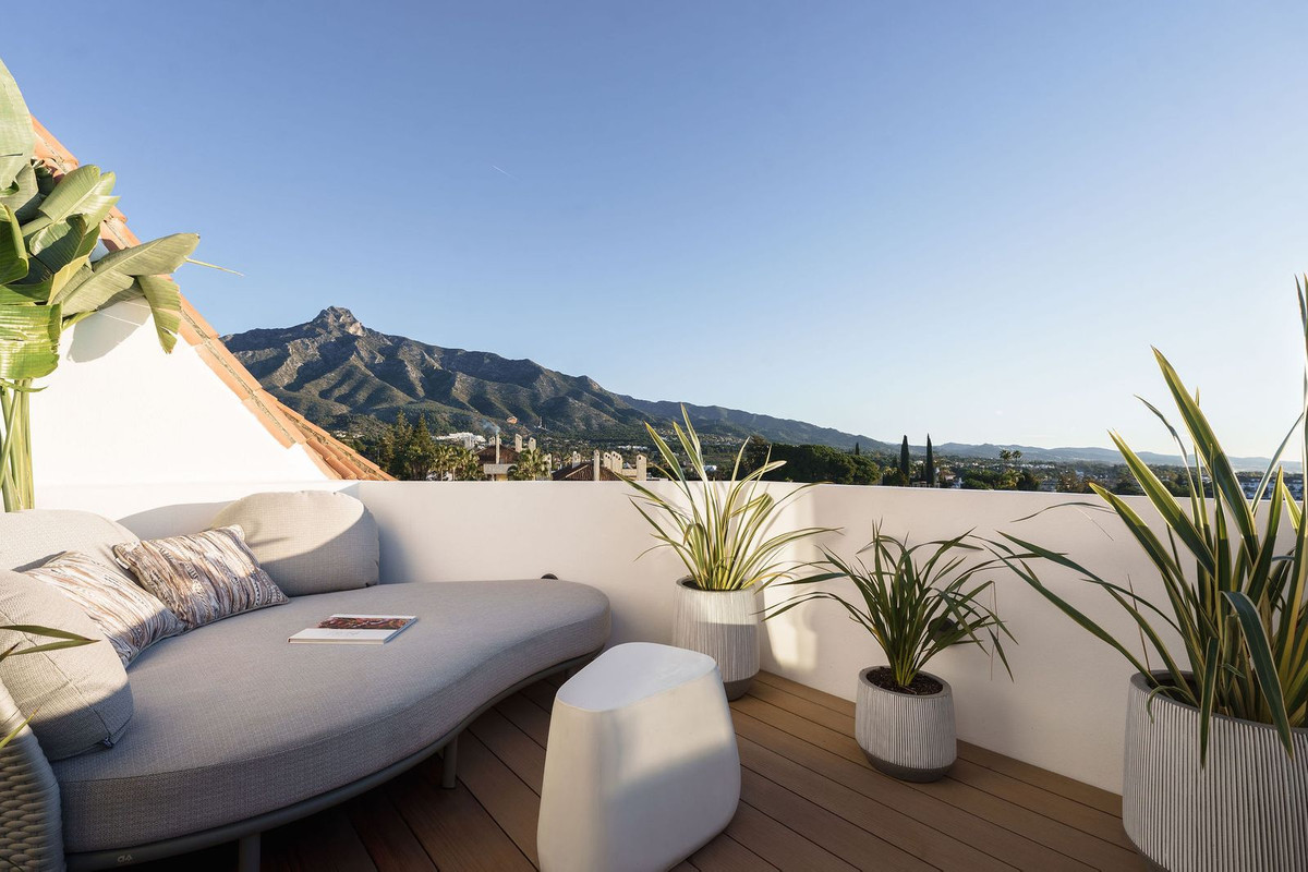 3 Bed Apartment for sale in The Golden Mile Costa Del Sol, Málaga, Spain