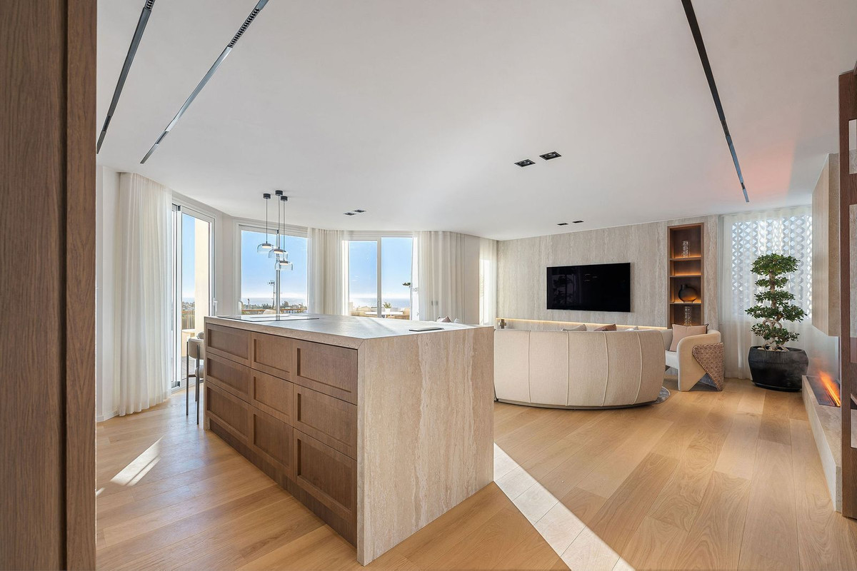 3 Bed Apartment for sale in The Golden Mile Costa Del Sol, Málaga, Spain