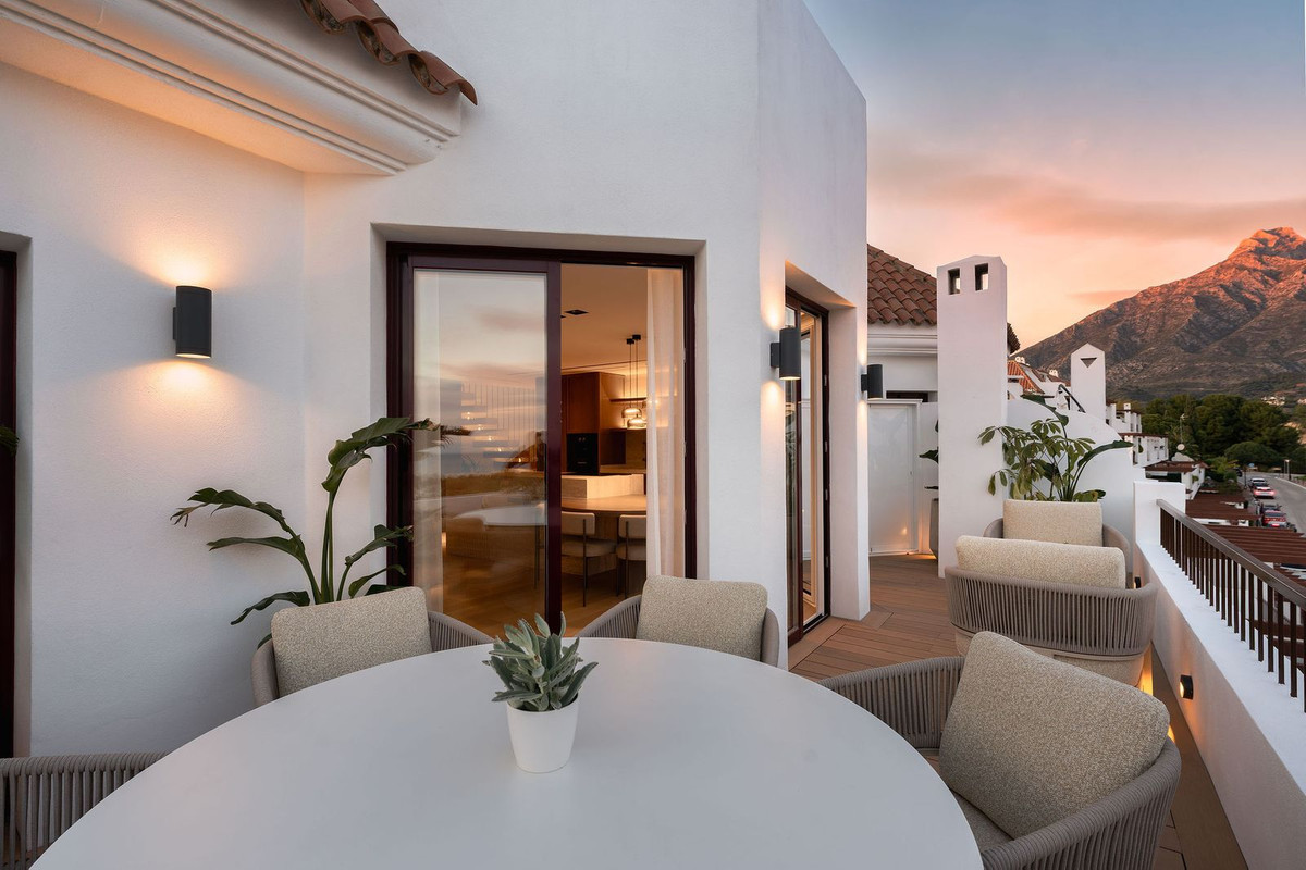 3 Bed Apartment for sale in The Golden Mile Costa Del Sol, Málaga, Spain