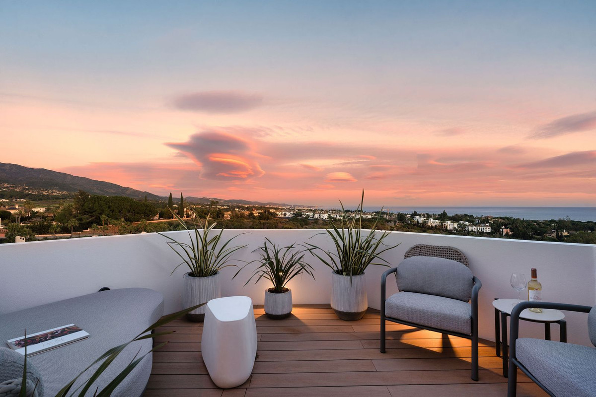 3 Bed Apartment for sale in The Golden Mile Costa Del Sol, Málaga, Spain