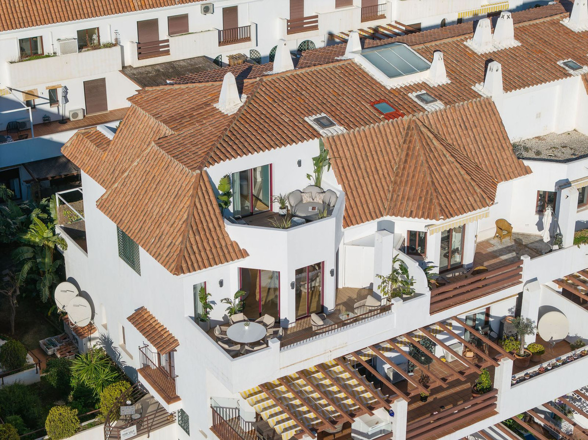 3 Bed Apartment for sale in The Golden Mile Costa Del Sol, Málaga, Spain