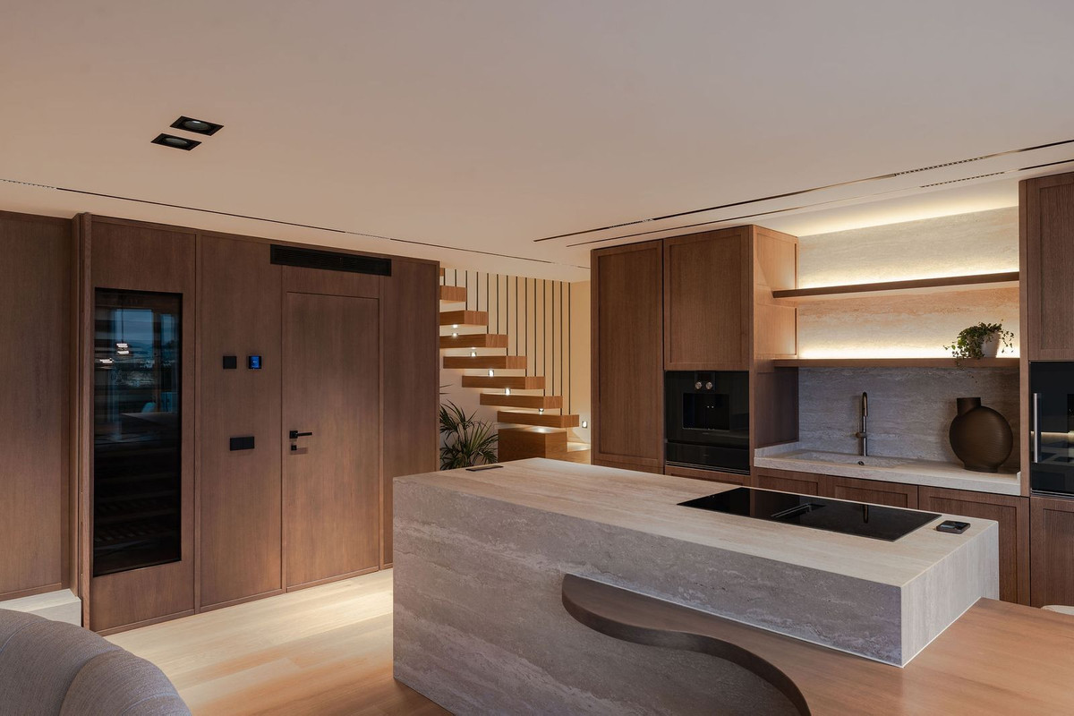 3 Bed Apartment for sale in The Golden Mile Costa Del Sol, Málaga, Spain