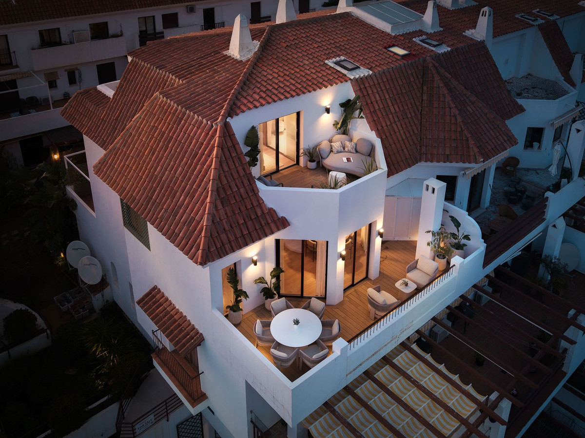 3 Bed Apartment for sale in The Golden Mile Costa Del Sol, Málaga, Spain